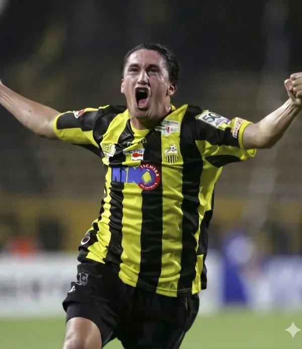 solotachira74's tweet photo. Jugadores que SI merecen una estatua en San Cristóbal. 

Jugadores que amaron y sintieron está camiseta incluso todavía. 

Respetaron está camiseta a la hinchada, ganaron títulos y cero excusas para jugar en el equipo de sus amores. 💛🖤

Villafraz
Greco
Gerson 

ÍDOLOS https://t.co/JwL9rmuPPA