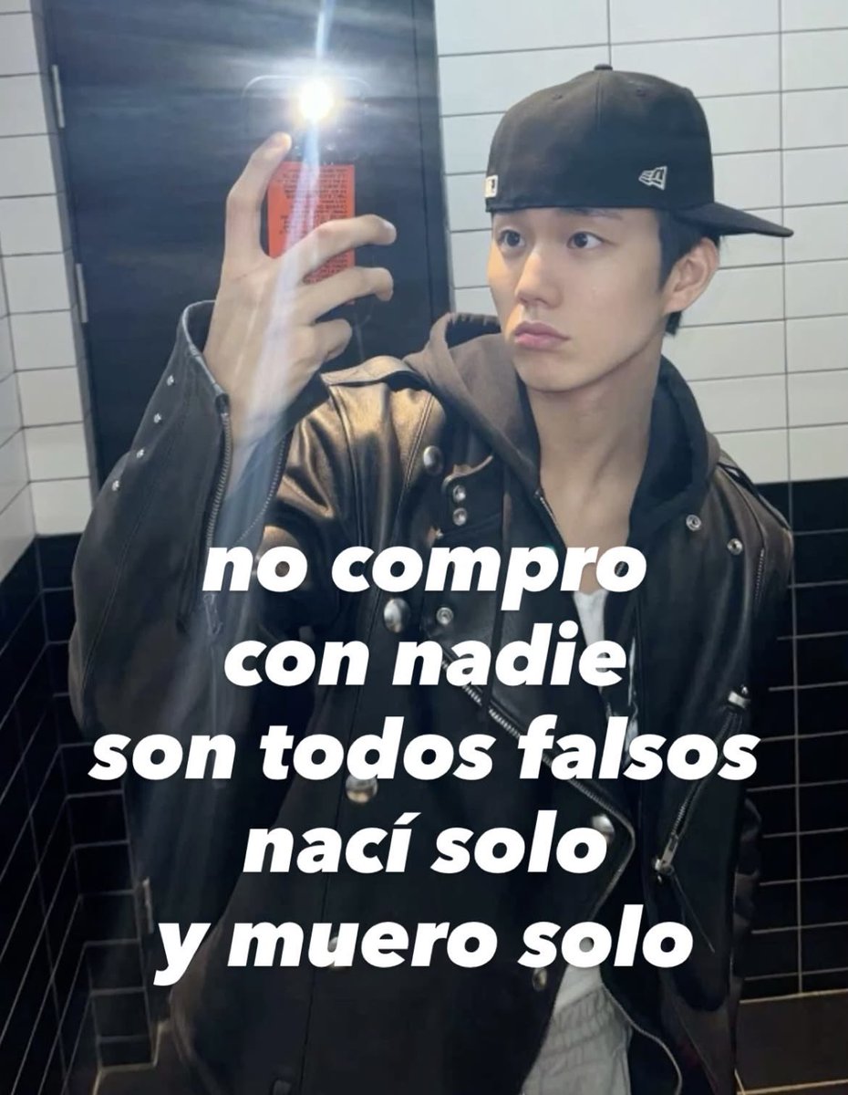 azulaaddaa's tweet photo. yo despyes de q emma me haya tirado las cartqs <\\3 https://t.co/gO5UVopnCo