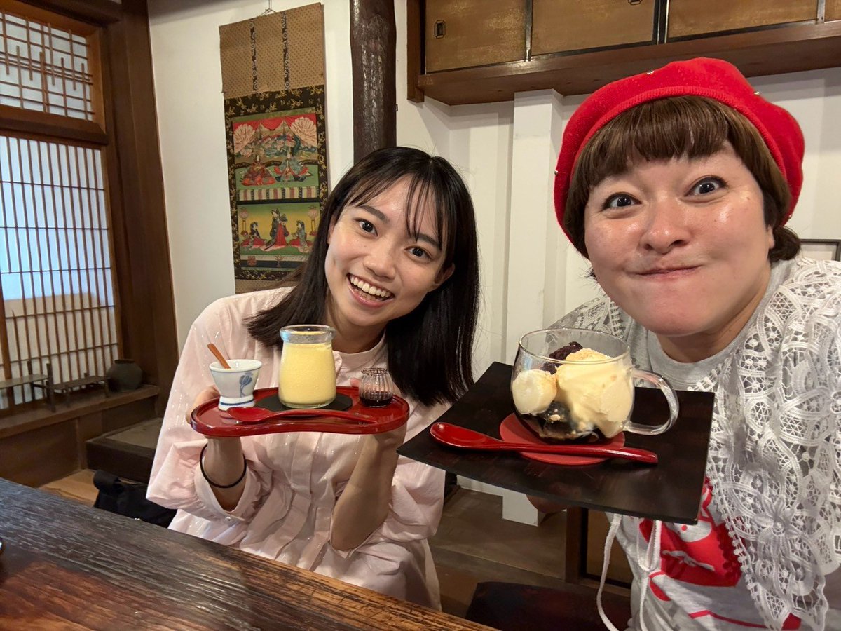 joshitabiradio's tweet photo. 新作は26日ONAIR◇海南市で柳橋さやか＆関陽菜子アナが「歴史と伝統の深みにはまる」旅◇発掘から20年、恐竜時代の海の王者と対面◇古民家で癒しの味覚を堪能◇紀州漆器の伝統工芸士を講師に蒔絵体験◇ワクワクしたというバッシー＆常になく焦る関アナ!!
#wbsradio #ラジオで女子旅 #女子旅 #海南市 https://t.co/aD0gZjTGd3