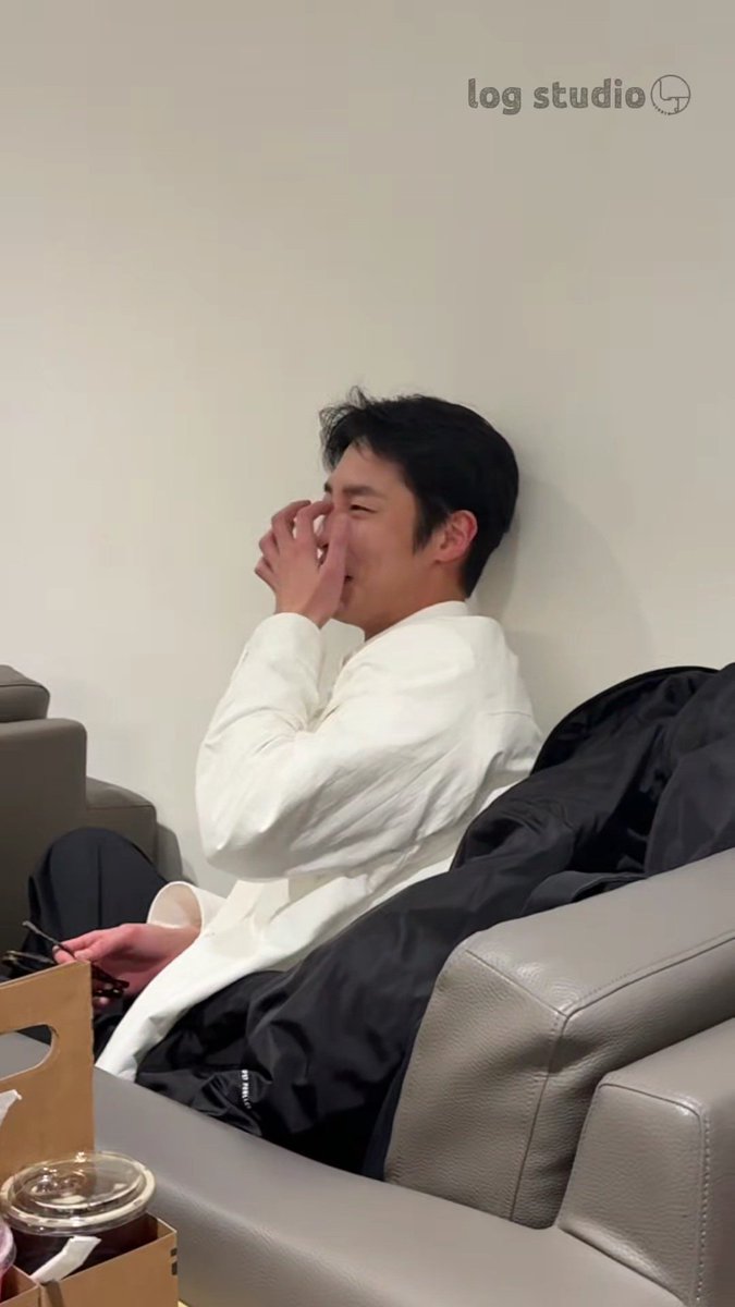 19980510_J's tweet photo. #이재욱  #LeeJaeWook  #イジェウク https://t.co/Bp58Ykgvs2