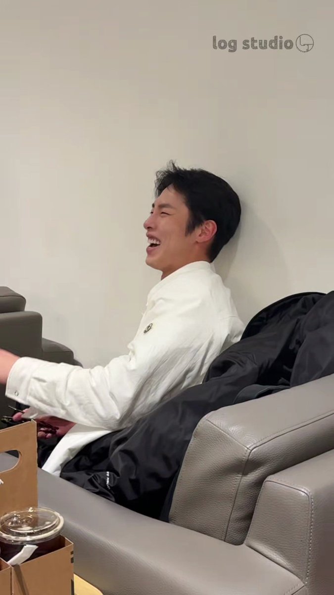 19980510_J's tweet photo. #이재욱  #LeeJaeWook  #イジェウク https://t.co/Bp58Ykgvs2