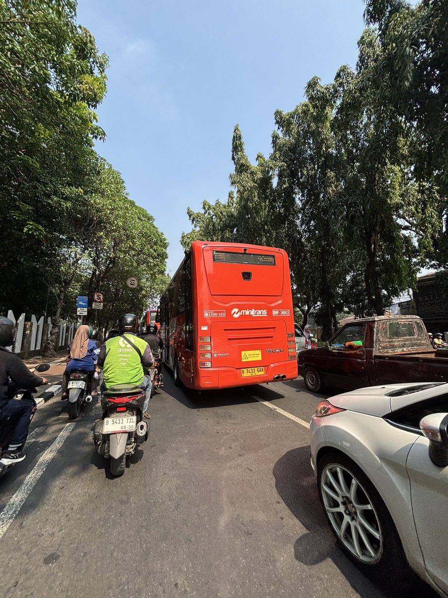 Ccookkk_'s tweet photo. Berikan apapun opinimu soal "Transjakarta" ✨🫵 https://t.co/LvkeNZvK3a