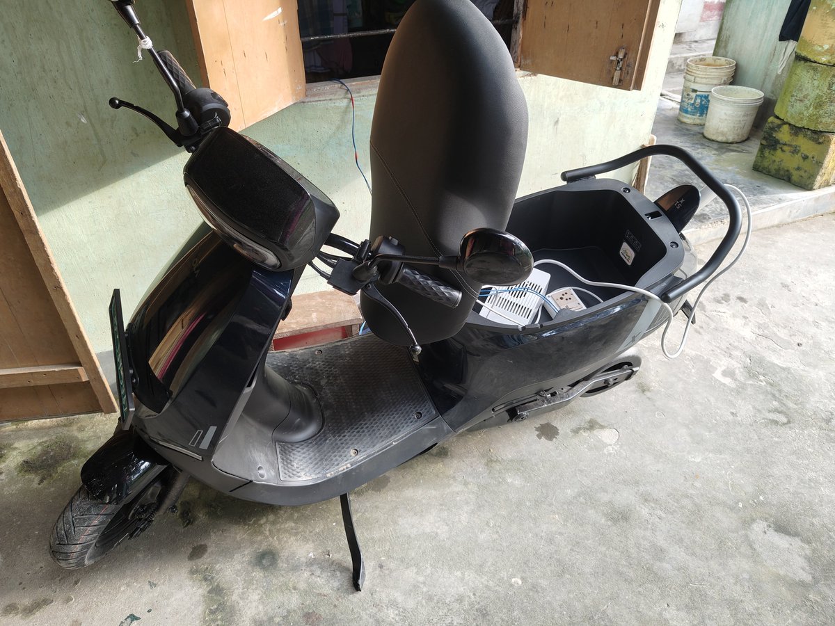 BasedAli16's tweet photo. Finally, got my scooter OLA S1X 4KHW ! 🛵❤️
After so many days of waiting, it’s finally here.
Alhamdulillah! 🤲

@OlaEV_Support @OlaElectric @Kuldeep00969451 https://t.co/dMBlEf9ExB