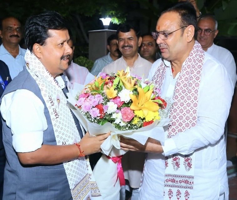 Jatinbhatieb3d's tweet photo. भाजपा के राष्ट्रीय अध्यक्ष श्री @NitinNabin जी का जयपुर में स्वागत।शीर्ष नेतृत्व से संविदा पर कार्यरत हज़ारों शिक्षकों की एक ही पुरज़ोर मांग:#पंचायत_शिक्षक_विद्यालय_सहायक_नियमित_करो#Regularize_PS_VS 🙏@narendramodi @AmitShah @BhajanlalBjp @BJP4Rajasthan https://t.co/qYiiUD9II2
