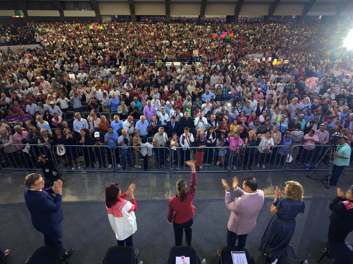 Letamaya's tweet photo. Acompañamos a la presidenta @Claudiashein en #Puebla donde, tras un cálido recibimiento, compartió los avances de la #Transformación y las acciones que fortalecen el #bienestar de las familias.
En el estado, más de 2.1 millones de personas ya reciben algún #ProgramaDeBienestar, que se traduce en mayor tranquilidad y mejores condiciones de vida para las y los poblanos. El gobierno devuelve al pueblo la riqueza de su país.
@armementapuebla_