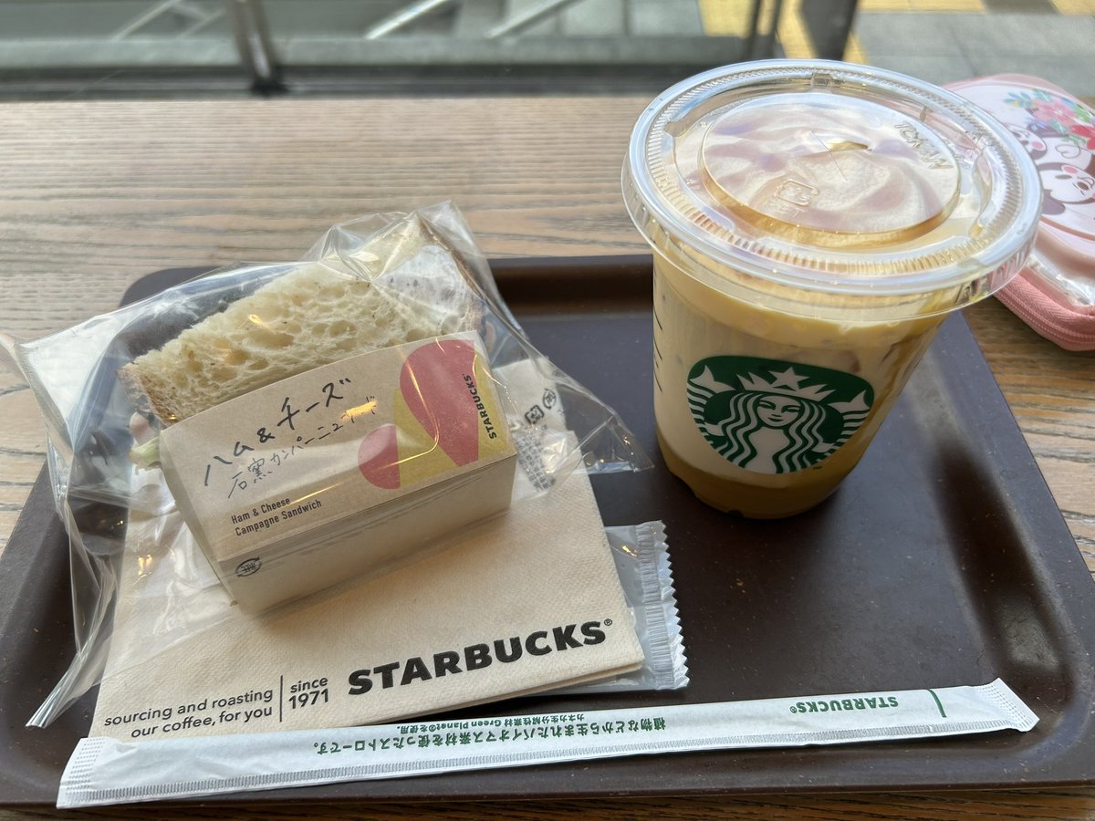 u_laby's tweet photo. 今日は病院の日なので、いつものスタバでブランチ
#とろり蜜芋紅はるかムースティーラテ
美味しすぎてゴクゴクいけちゃう🍠

#Starbucks https://t.co/NE1x0A7Q6K