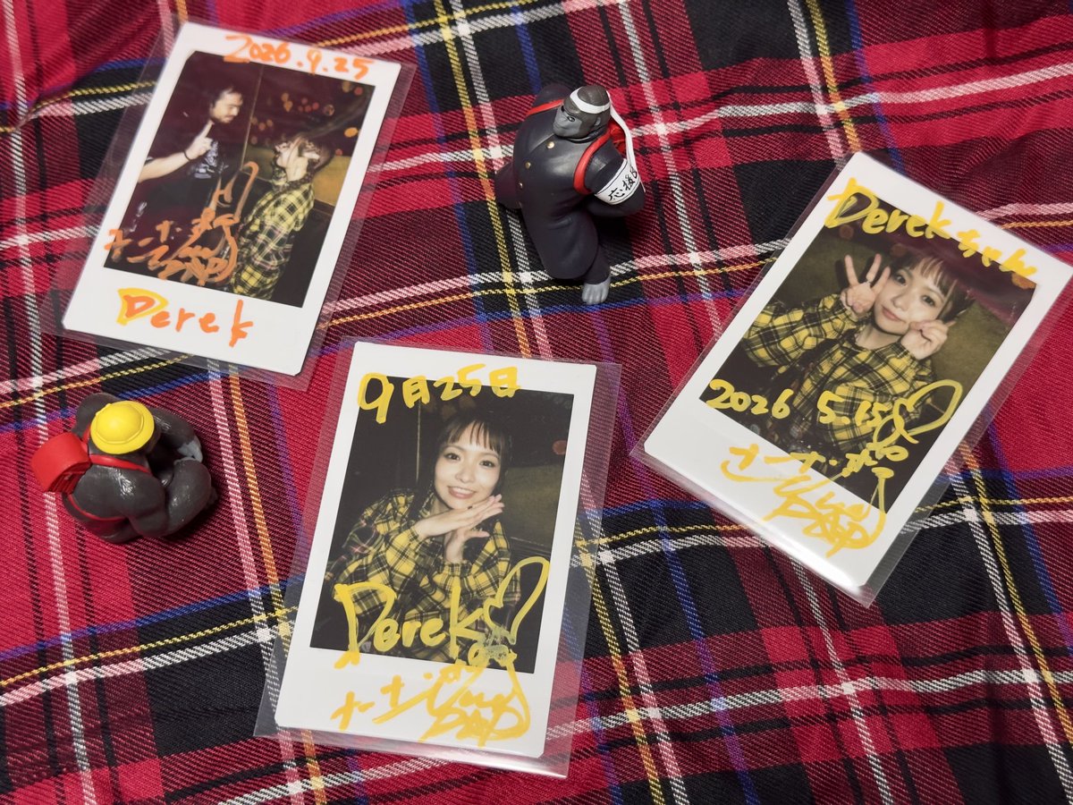 Derk_Metal's tweet photo. 今日は私の誕生日です〜🎂

これは今日の日付を書いてくれていたチェキ。
本当はこの時期に日本へ行って、
ポピエモのライブを見たり、ナーナに会ったりする予定だったけど、
少し早めの日本遠征になって、
CDサイン会とLAST EMOTiON Liveに参加できて、
想像以上に幸せな思い出になりました😌

時空を超えて届いたみたいなチェキ。
ナーナ、本当にありがとう❤️

BABYMETALのおかげで、たくさん素敵な時間をもらいました。
BMの友だちに出会えたこと、
そしてポピエモに出会って、ナーナに出会えたこと。
本当に幸せでいっぱいです！

Happy birthday to me🎂🥮🥳

今年の誕生日はちょうど中秋節なので、
ケーキの代わりに月餅でお祝いしました（笑）

書のリクエスト：
「誕生日おめでとう」
もしよかったら🫶🏻