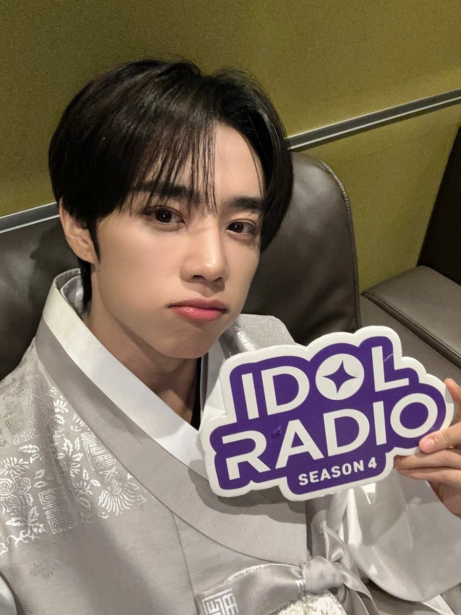 Jlovessunwoo's tweet photo. 결혼식2부에 손잡고 인사돌고싶게생겼다 https://t.co/I6liVOILNC