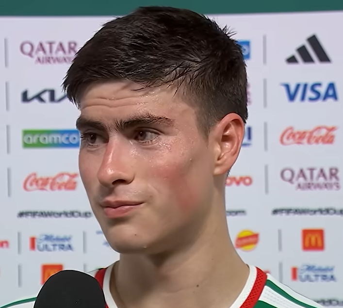 AshveilKATT's tweet photo. "Armando todo sudado despues de su debut en el mundial con sus pestañotas y chapetes bn rojos"

Mi hijo: presente https://t.co/BuF5bfHMpU