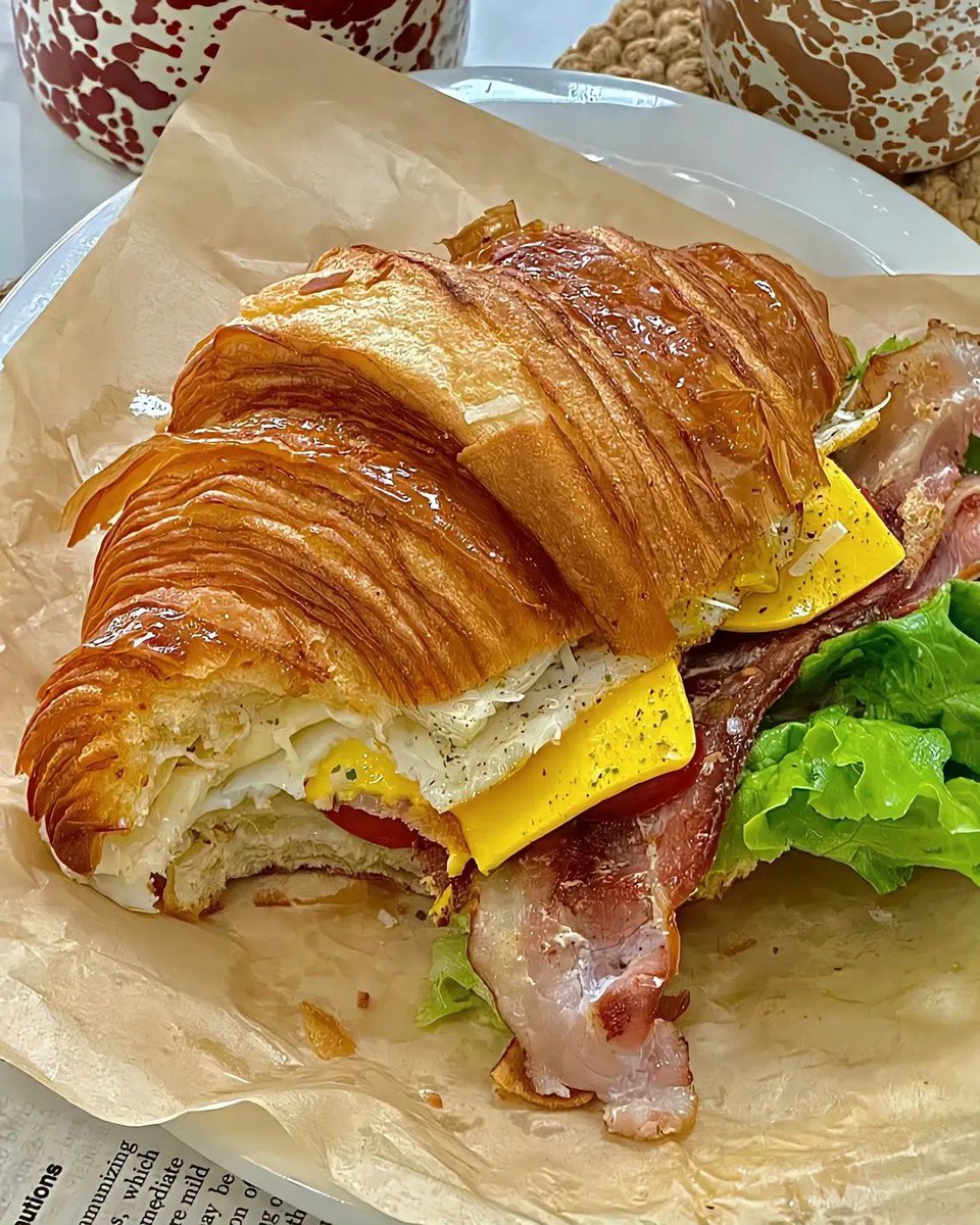 AnabelSinipq7's tweet photo. Just pulled this warm, buttery croissant fresh from the bakery—crisp layers, fluffy inside, chef’s kiss for a lazy Sunday morning. https://t.co/cm82GO0ANY