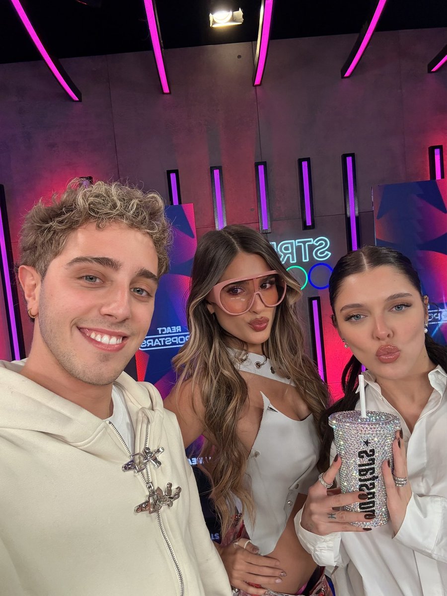 latiasebi's tweet photo. el chat me hateo un poquito jsjaja pero la pasé súper lindo hoy en el react de #Popstars 💘 https://t.co/5uX5lsQDZo