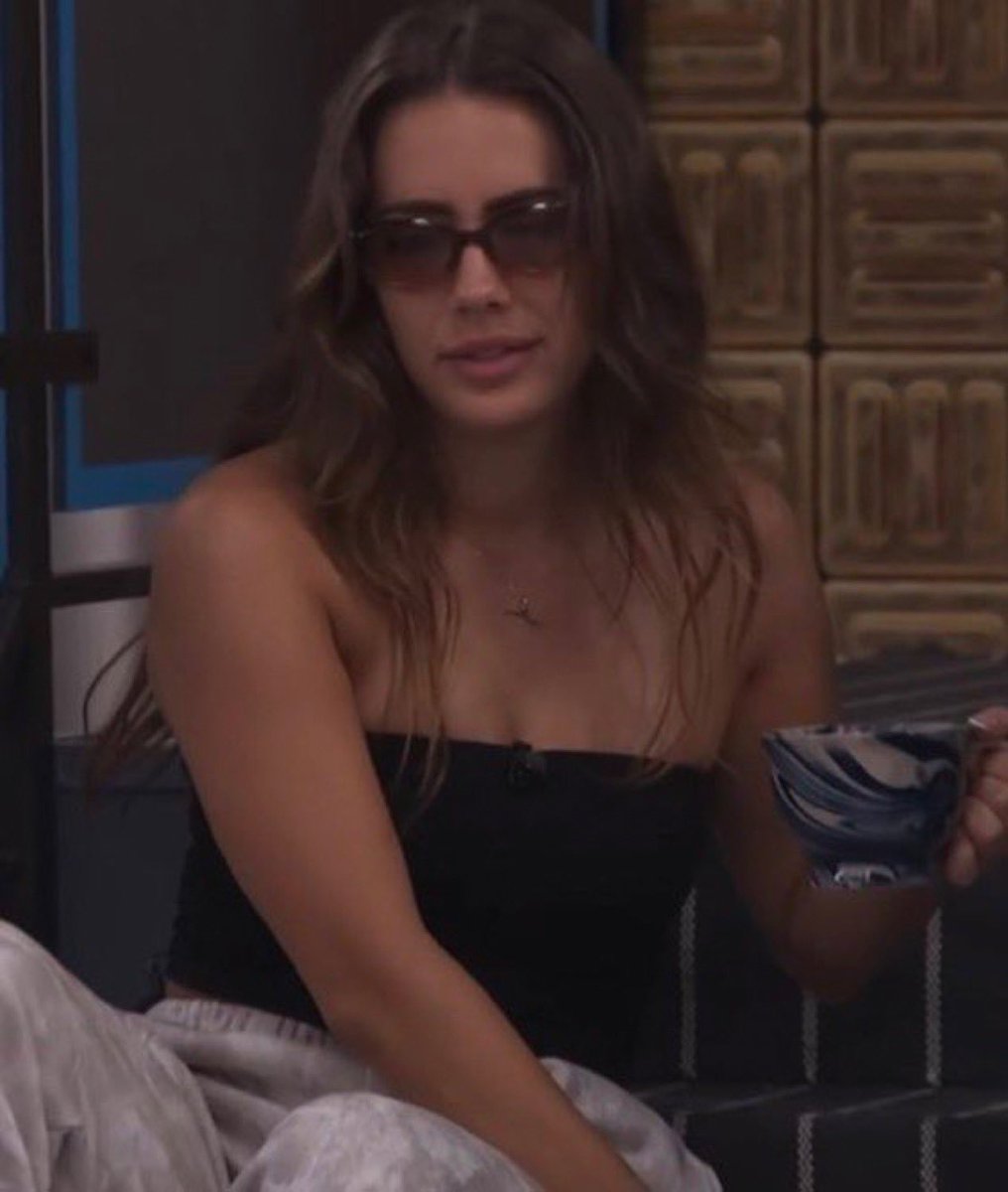 calebsislands's tweet photo. next time we see her on tv she’ll be running the castle in scotland #bb28 https://t.co/dmoSMVKwQJ