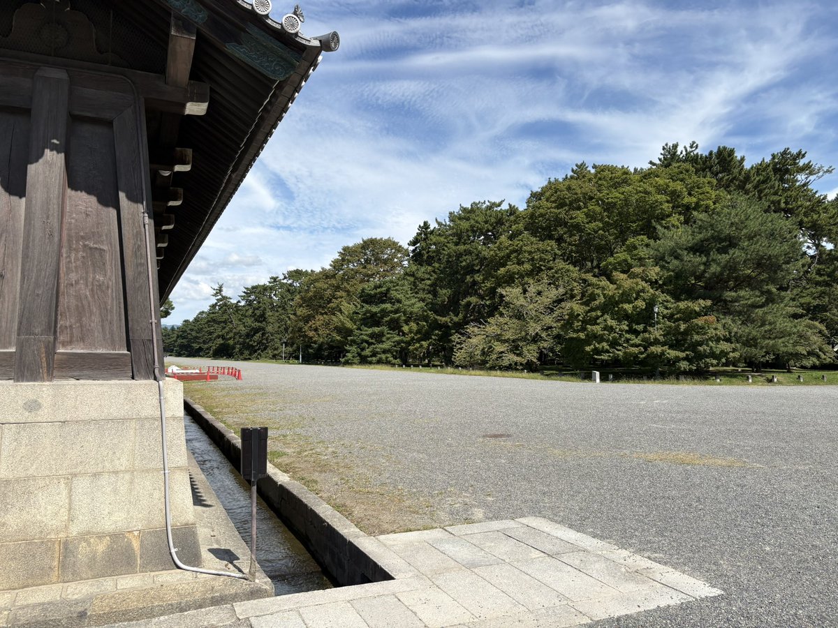 para2659's tweet photo. 平日の御所の中人少なくてめちゃええやん https://t.co/w2GDIFKoeE