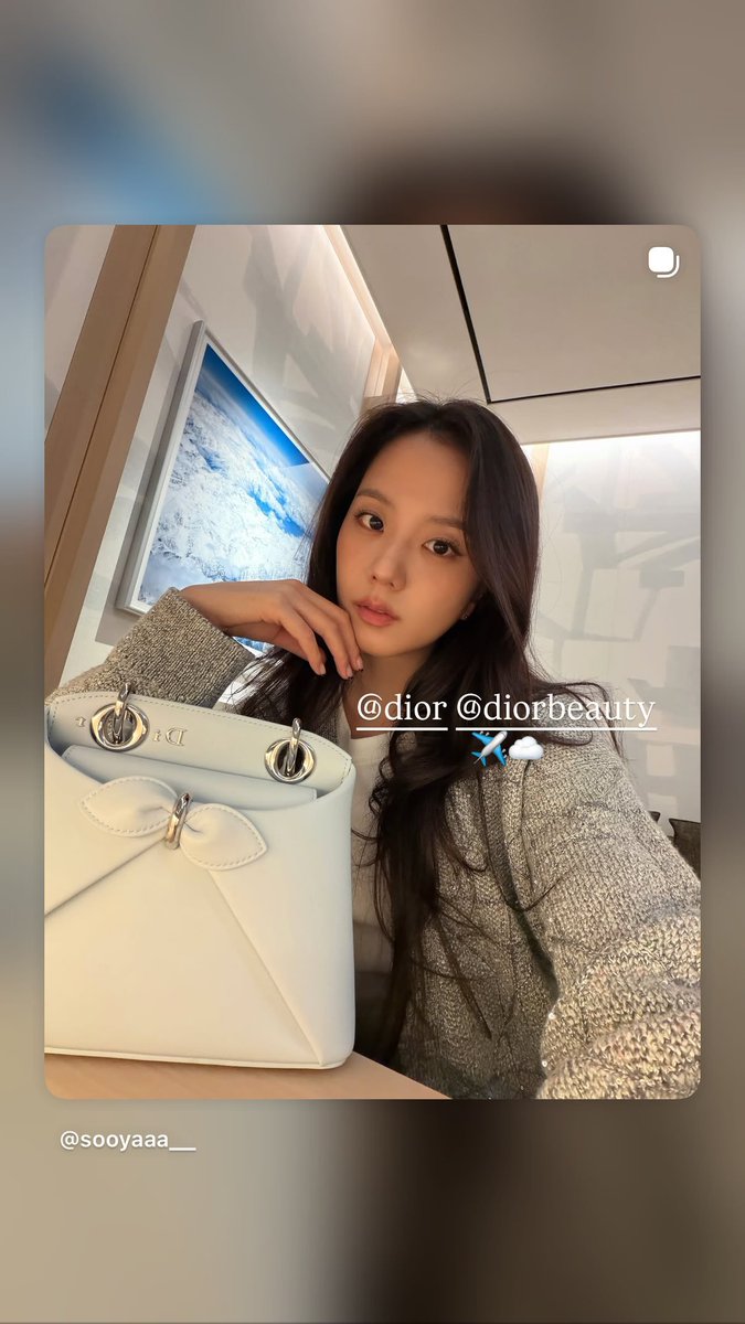 ForeverKimJisoo's tweet photo. 092526 JISOO Instagram story update.

@.DiorBeauty
addict 380 pink D sire https://t.co/jrXNdlijyI