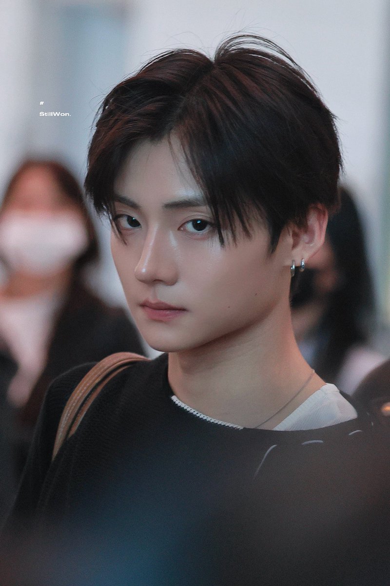 leee_sangwon_'s tweet photo. 服もシンプルめで髪とかも着飾ってないのに顔力(かおぢから)で優勝しすぎてる https://t.co/pHx1Wgft0X
