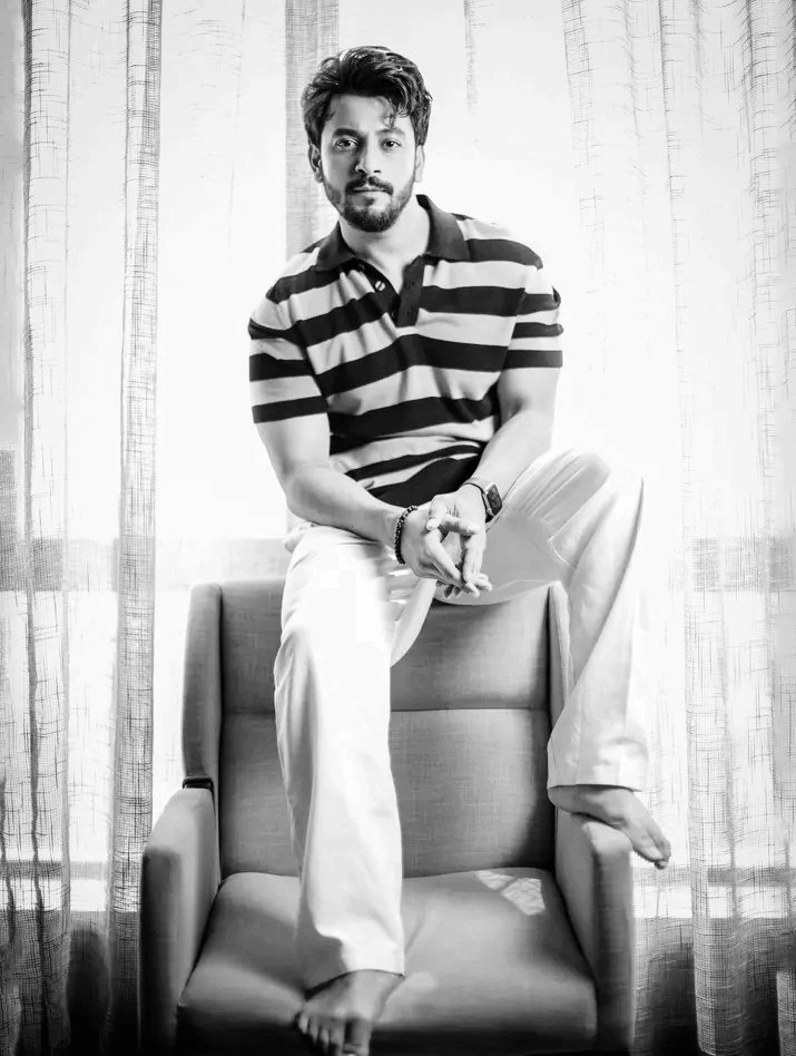 emonlovebonny's tweet photo. Black, White & A Whole Lot Of Class 🤍🖤✨
#blackandwhite #classylook #timelesscharm #myfavourite #fanforever @bonysengupta https://t.co/XWgGe0YltC