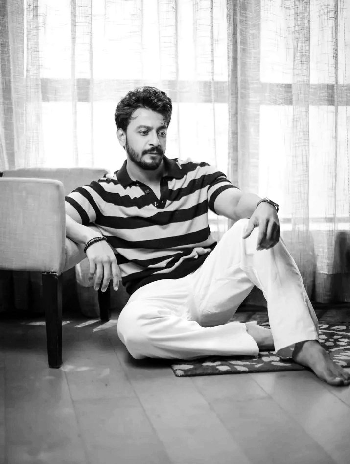 emonlovebonny's tweet photo. Black, White & A Whole Lot Of Class 🤍🖤✨
#blackandwhite #classylook #timelesscharm #myfavourite #fanforever @bonysengupta https://t.co/XWgGe0YltC