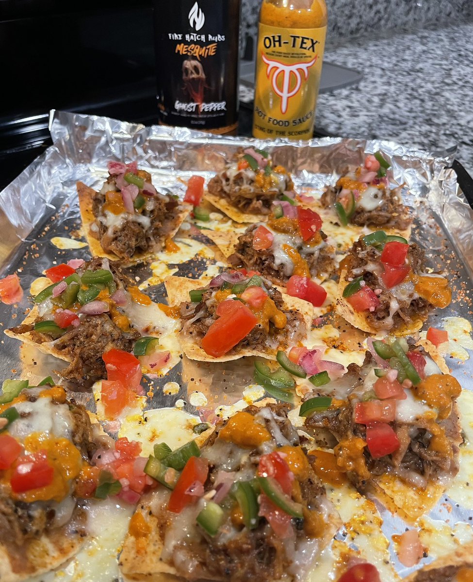 StewsSauce's tweet photo. Naaaaachoโs! ๐๐ผ๐ฅ
Leftover pulled pork, refried beans, shredded (from the block) pepper jack cheese, serrano pico and some @FireHatchRubs Mesquite Ghost Peppers and @OhTexFoodSauce Scorpion hot sauce
B O O M!!! https://t.co/U1pWZ1Btb1