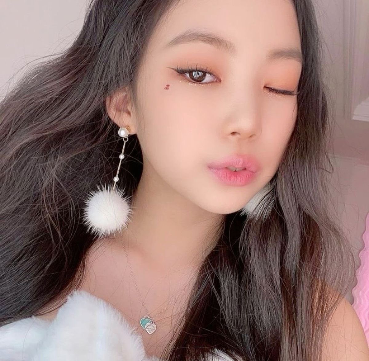 cloudnarin's tweet photo. once a diva, always a diva

#NARIN #MEOVV https://t.co/BzIG6Ui9vm