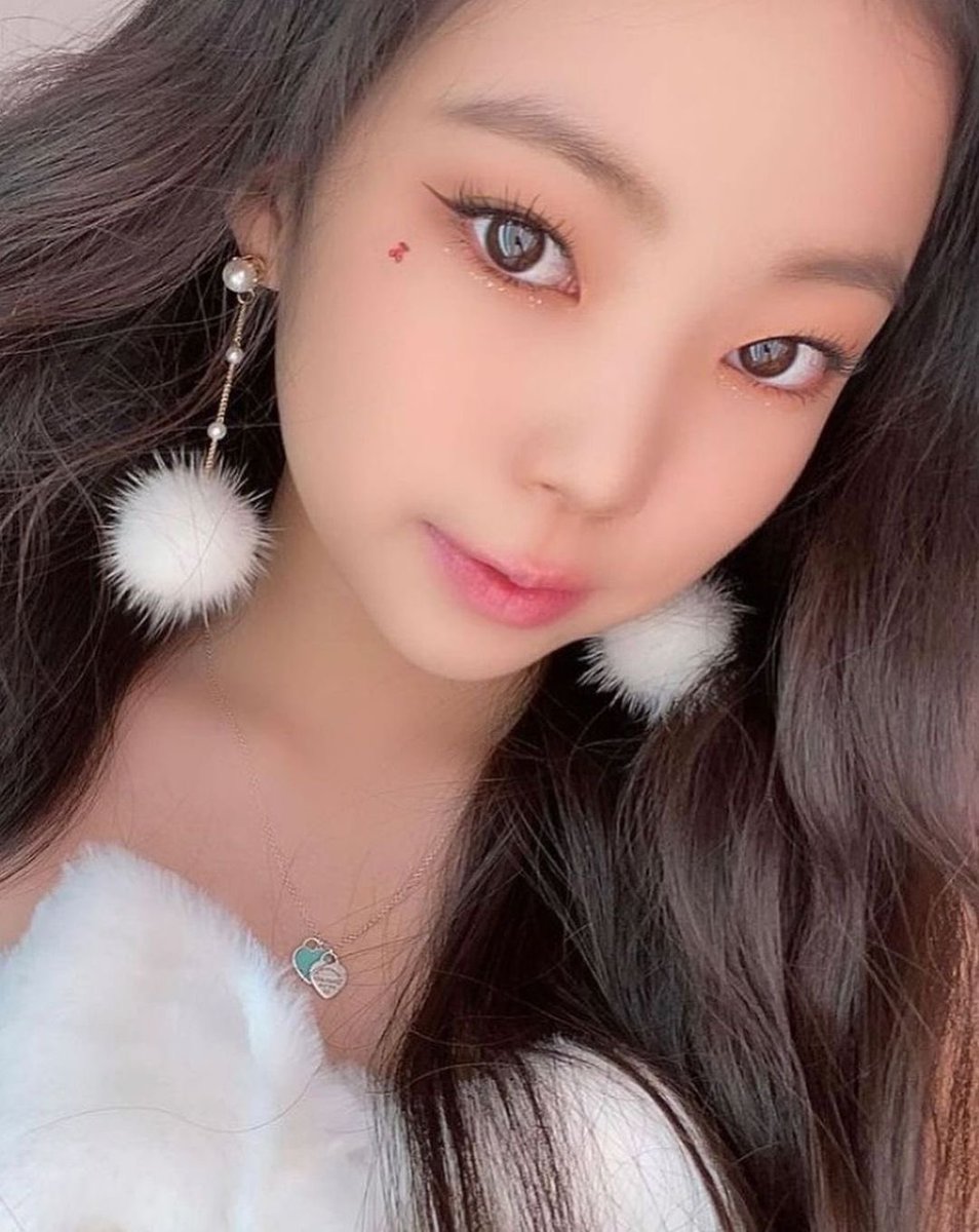 cloudnarin's tweet photo. once a diva, always a diva

#NARIN #MEOVV https://t.co/BzIG6Ui9vm