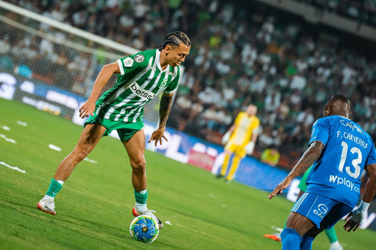 100_empirico's tweet photo. Empate 1x1 entre @nacionaloficial vs @MillosFCoficial 
juego accidentado para los de verdes desde lo nominal , la expulsión de sarmiento cierra el telón , @jamesdrodriguez un tiro libre y nada más , los azules correctos en el planteamiento defensivo . https://t.co/cBH53nsSHR