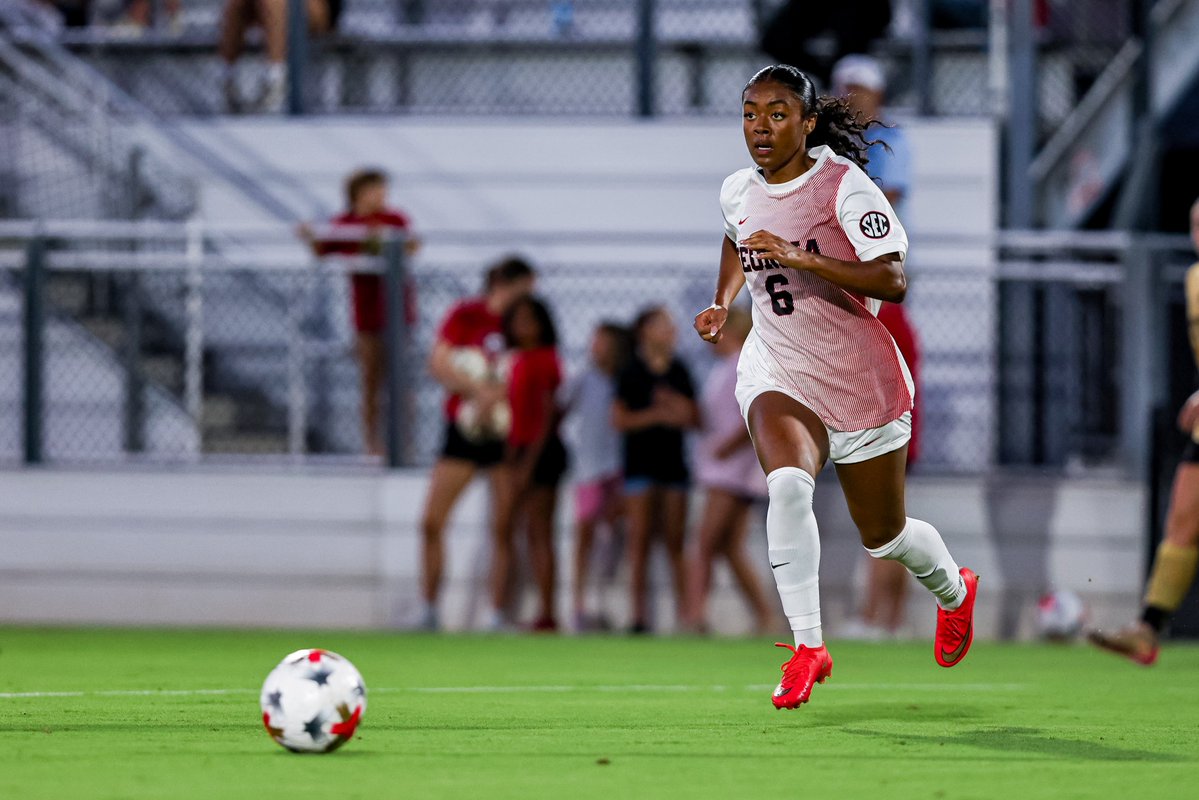 UGASoccer's tweet photo. RECAP | Childs and Jeter score as Georgia earns 2-2 draw at Arkansas.
📰 https://t.co/u57cIo3ATe
#GoDawgs 🐾 https://t.co/mhKIAQj6eH