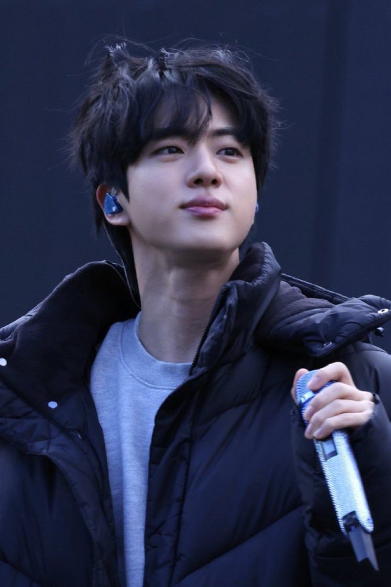 detailsofseok's tweet photo. 얼굴이 얼굴이다, 꽉찬 이목구비인데 귀엽기까지💕
#방탄소년단진 #JIN https://t.co/BU60z2D0iK