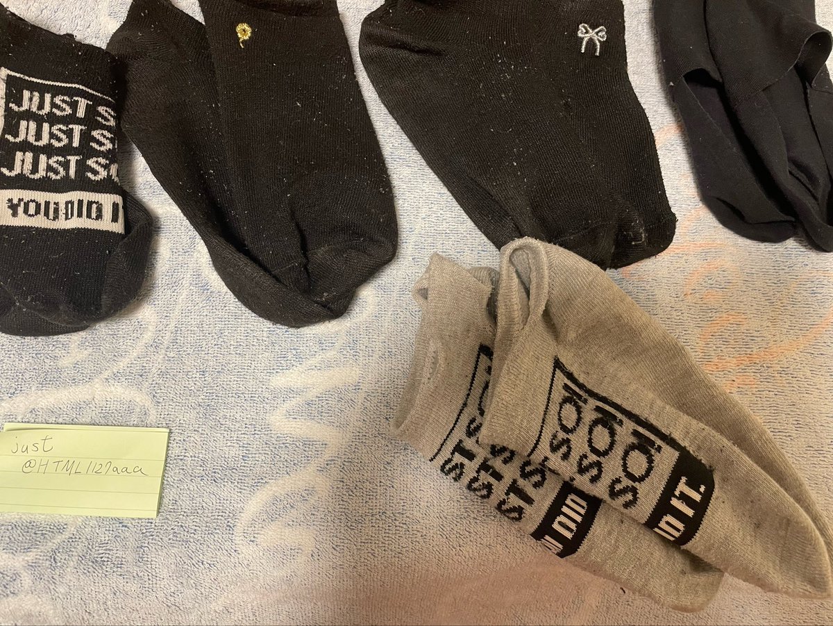 HTML1127aaa's tweet photo. 靴、スポーツタオルなど不要なものお譲りします。
メルカリ、ラクマ経由でお願いしたいです。

動画、写真系はNG。
購入前に着用の写真とかもNG。

理由は送ったら連絡つかない。購入ないなどトラブルになるため。

DMにて希望金額をよろしくお願います

 #靴下売ります #靴売ります  #私服売ります https://t.co/tluYuqbzhM