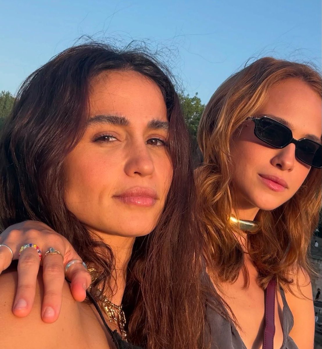 lesbocine's tweet photo. Nanda Costa e Emilie Rey. 🩷 https://t.co/NKpHkcwc1c