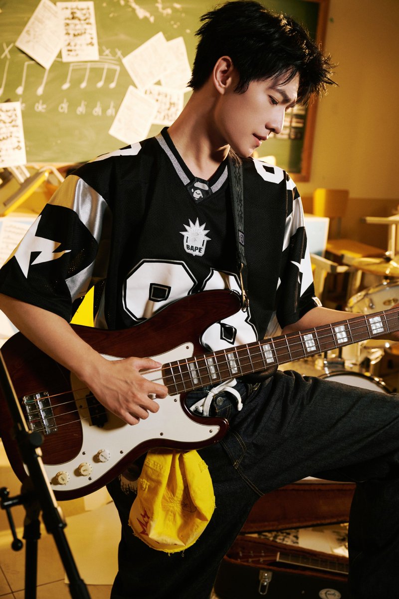 yangyang_tweets's tweet photo. 【260925】#YangYang’s team shares photoshoot snaps for 𝑴𝒊𝒅-𝑨𝒖𝒕𝒖𝒎𝒏 𝑭𝒆𝒔𝒕𝒊𝒗𝒂𝒍 

🌕🎸

#YangYang杨洋 #杨洋 https://t.co/yNQxPblCnM