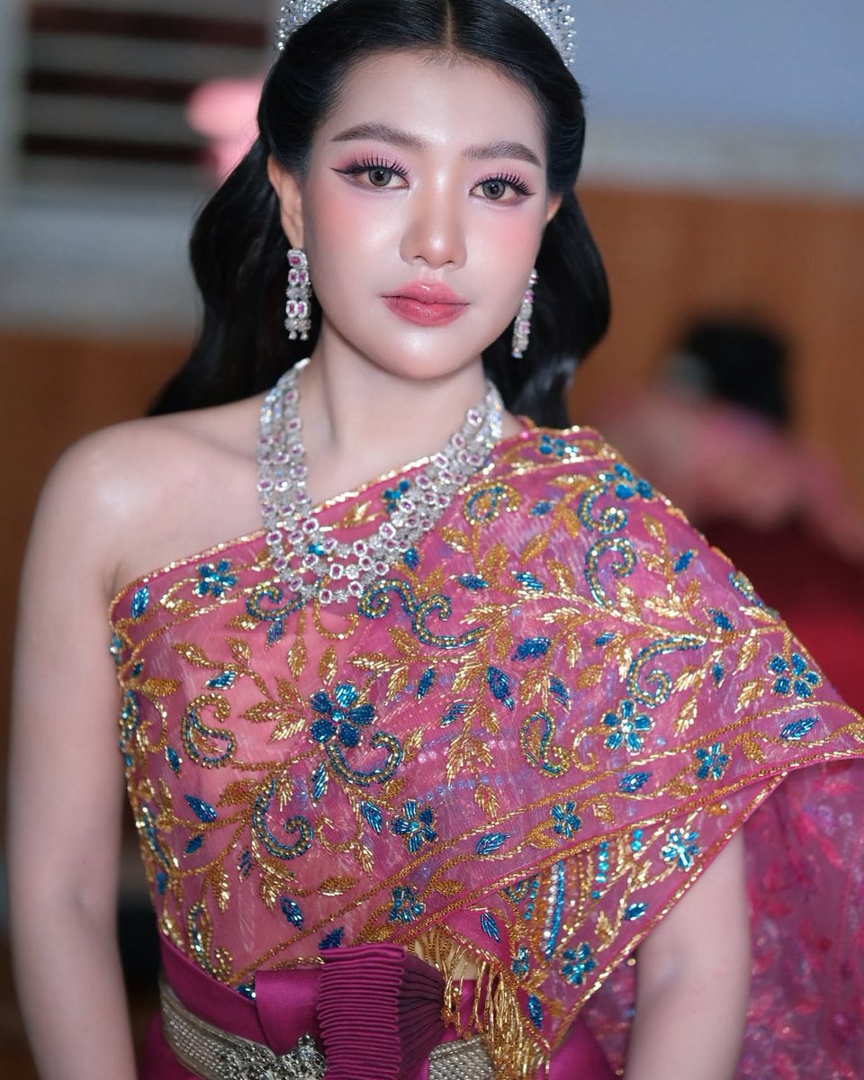 johncampbellfri's tweet photo. Reception outfit by Mae On, styled by Srey Len at Psar Krol Ko. Makeup: Nhem Vitou 
Hairstyle: Ra Dorn 
Dress: Zunn Chhai https://t.co/GG05qHrIUg