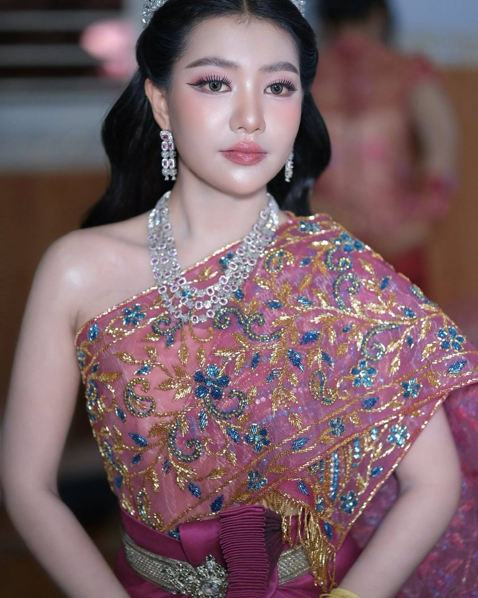 johncampbellfri's tweet photo. Reception outfit by Mae On, styled by Srey Len at Psar Krol Ko. Makeup: Nhem Vitou 
Hairstyle: Ra Dorn 
Dress: Zunn Chhai https://t.co/GG05qHrIUg