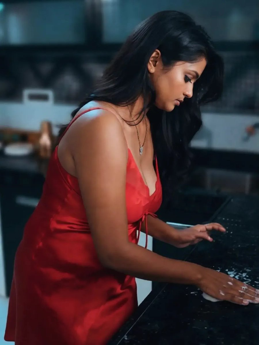 AG_4279's tweet photo. Sizzling in red satin! 🌹✨ Bharti Jha looks breathtaking with her captivating expressions and flawless screen presence.  
​Which still is your favorite? Drop a ❤️ below!
​#BhartiJha #ActressGallery #IndianModel #DesiGlam #WebSeriesActress #BeautyQueen #TrendingNow https://t.co/vCwO6P6lPk