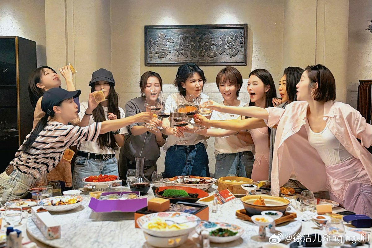 langjieupdates's tweet photo. #RideTheWind2026 jiejies reunite to celebrate the Mid-Autumn Festival 🥮 https://t.co/bRDCbQXWvS