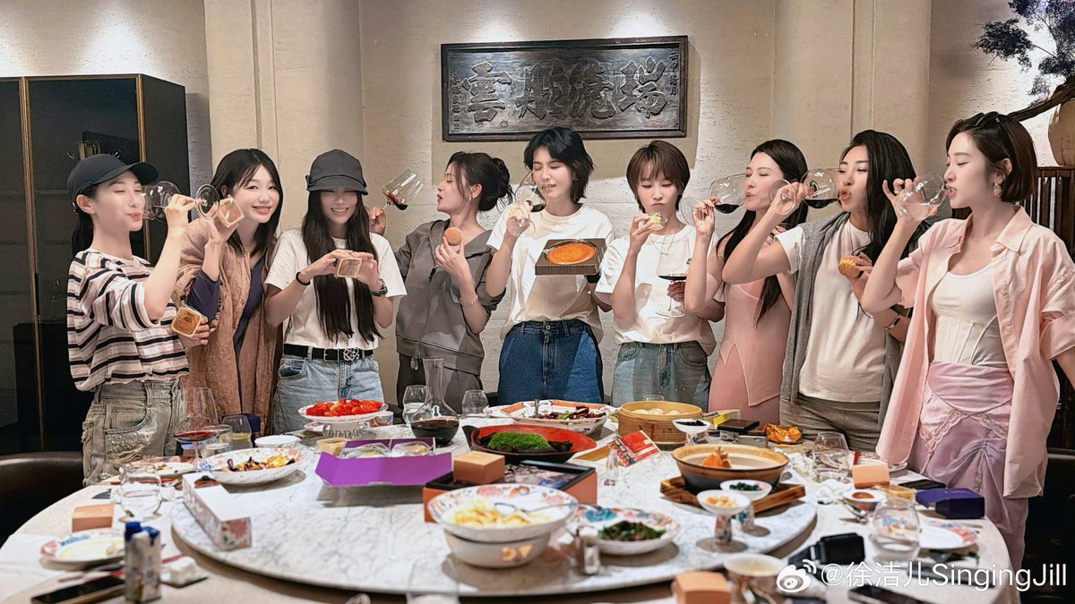 langjieupdates's tweet photo. #RideTheWind2026 jiejies reunite to celebrate the Mid-Autumn Festival 🥮 https://t.co/bRDCbQXWvS