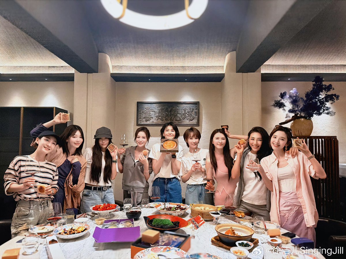 langjieupdates's tweet photo. #RideTheWind2026 jiejies reunite to celebrate the Mid-Autumn Festival 🥮 https://t.co/bRDCbQXWvS