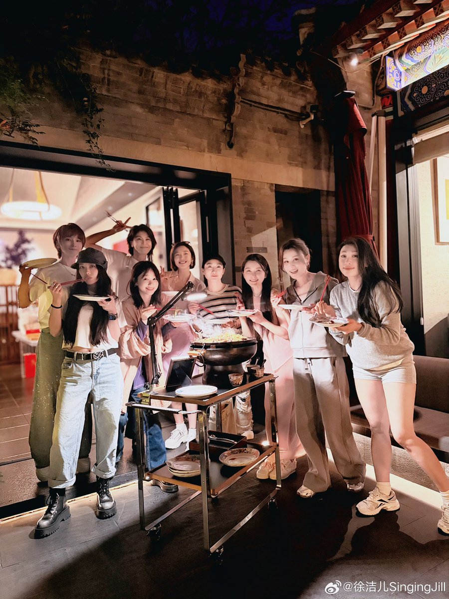 langjieupdates's tweet photo. #RideTheWind2026 jiejies reunite to celebrate the Mid-Autumn Festival 🥮 https://t.co/bRDCbQXWvS