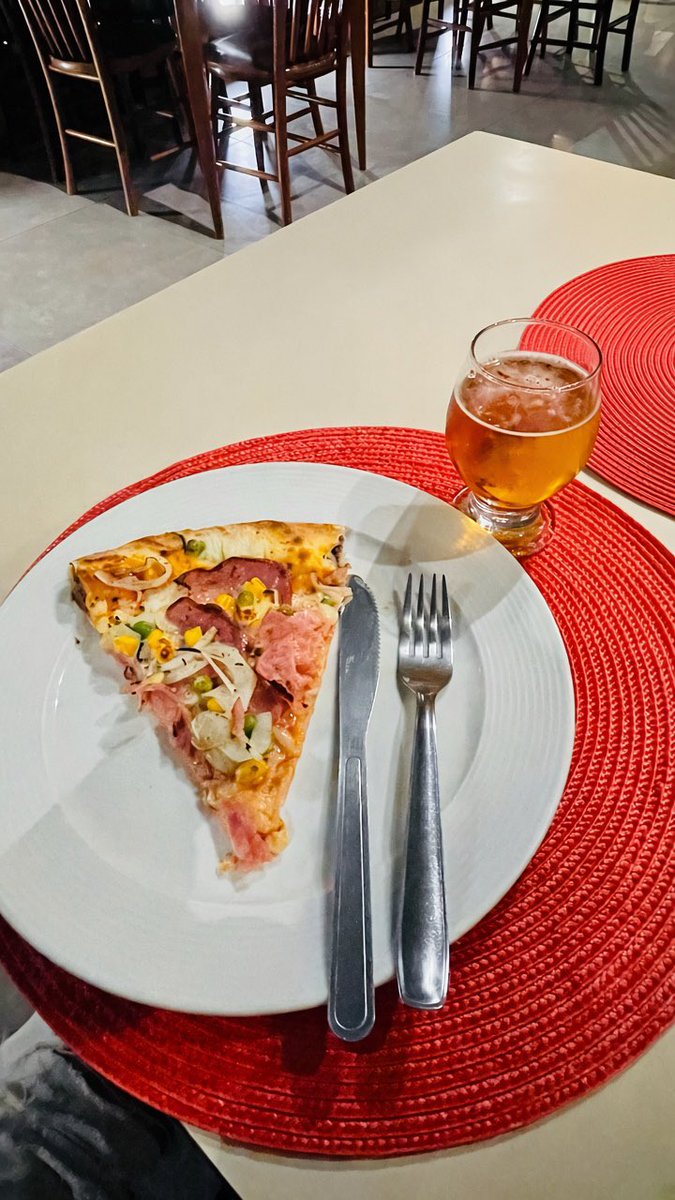 Jardell_bc's tweet photo. Noite de quinta 🍕🍺 https://t.co/FPLaSlI2wb