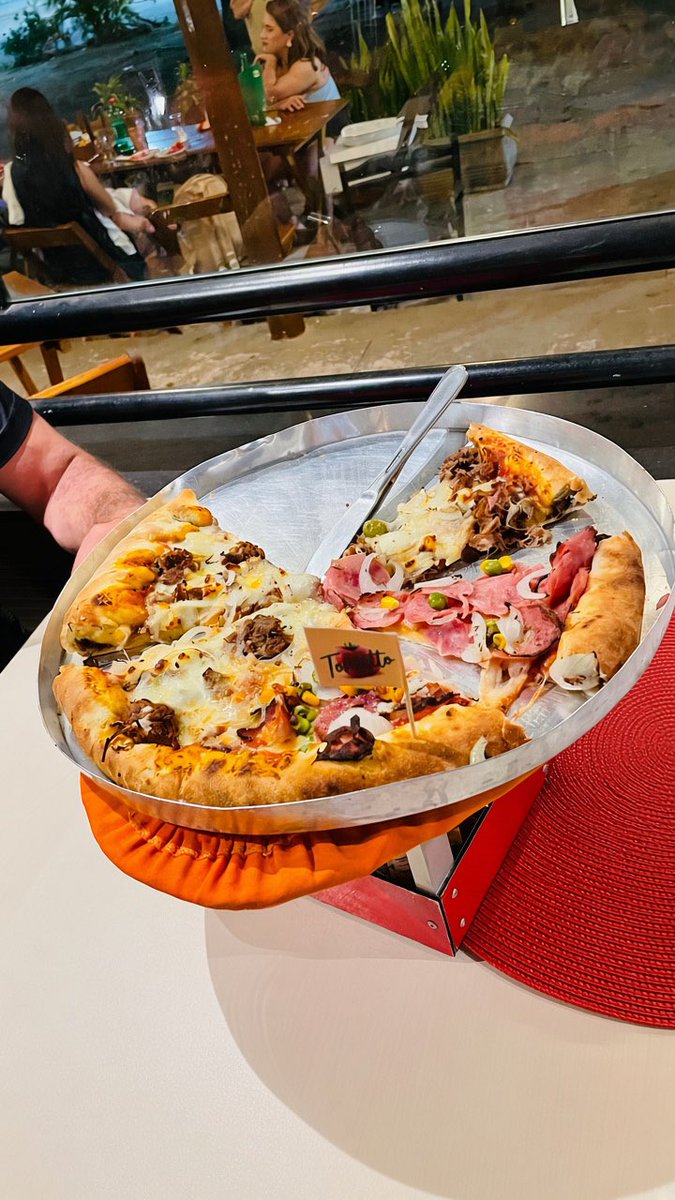 Jardell_bc's tweet photo. Noite de quinta 🍕🍺 https://t.co/FPLaSlI2wb