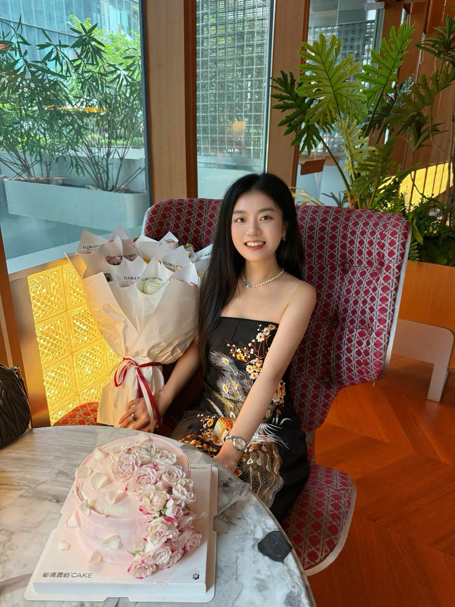 Haileyiymtm's tweet photo. GM!
中秋节快乐大家（图源自上周过生日的照片🥰 https://t.co/n1gAy9gWdW