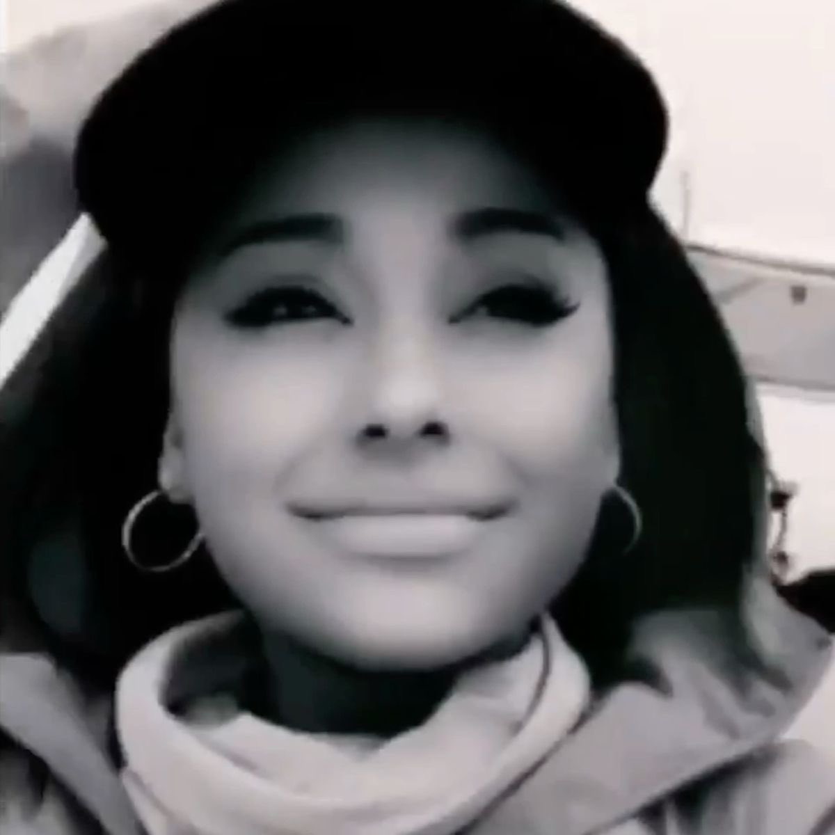 mooonIightbaaee's tweet photo. trauma of her parents divorcing at a young age, trauma if nickelodeon, trauma of almost being crushed by a elevator, trauma of the manchester bombing , sa’d at a funeral, ex/ best friend dies, engagement gets called off, and d*lton.. girl never took a breath. breathin a lie https://t.co/ScKsADwGVM
