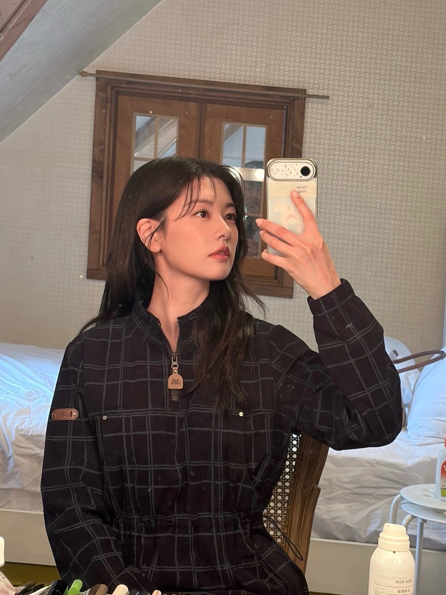 JungSominUpdate's tweet photo. Real-life beauty! ✨

#JungSoMin's agency Hiin Entertainment (hiinent_official) posted an update on their instagram account with the caption 📸

"Moments with ‘Somin’, 2026"

1. In Bali
2. Home-grown figs
3. A kitten met near the filming set
4. SGI commercial shoot
5. Visiting an exhibition
6. Okinawa
7. BBC EARTH commercial shoot The scorching summer has passed, and autumn is already here!

 I hope you have a wonderful Chuseok holiday filled with warm, happy moments with your loved ones :)

#정소민
