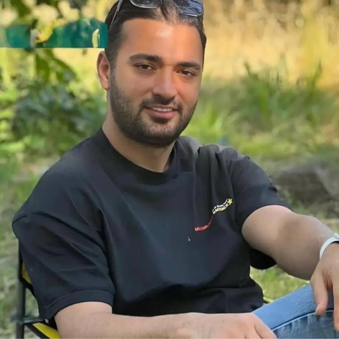 Peyman223's tweet photo. جان من #سبحان_اسماعیل‌پور، ۳۷ ساله، دندانپزشک، در خطرست. صدایم باشید! https://t.co/2R4OLuAkuJ