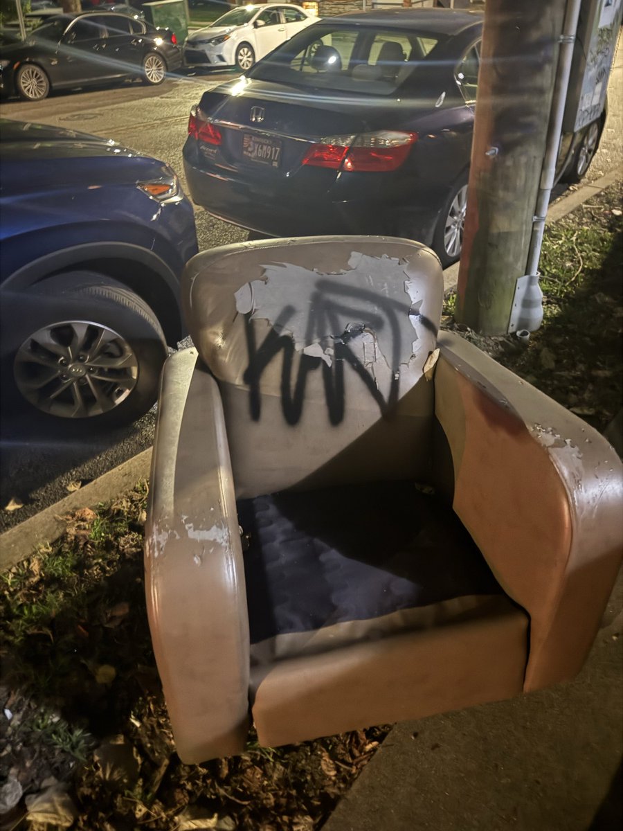 suckntuck_69's tweet photo. Just watched my girl getting fucked

Not a bad cuck chair tho  7.8/10 https://t.co/4GyPq1i7gk