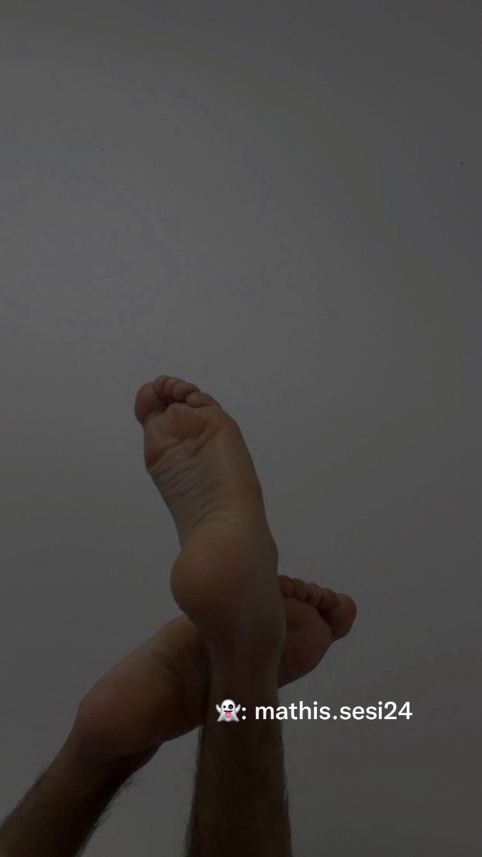 MathisSes9210's tweet photo. Qui de Bretagne ? 🥞#feet #feetmen #brest #bretagne #bzh https://t.co/OX3VjWvQfq