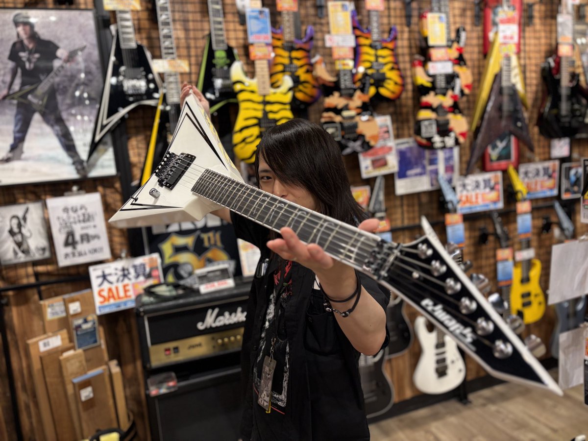 espcustomshop's tweet photo. YAO!YAO!髙橋です🔥🤘

HateCrewの皆様、お待たせ致しました…

なんと！！なんと！！超お久しぶりに…

＼＼\\ EDWARDS E-ALEXI SCYTHE ///／／

が入荷しました🔥🔥🔥

アレキシさんと言えばこのモデルでしょ‼️

Stay YAO!YAO!

#espguitars #ALEXILAIHO #SCYTHE #EDWARDS #COBHC https://t.co/MhVmuQyOr3