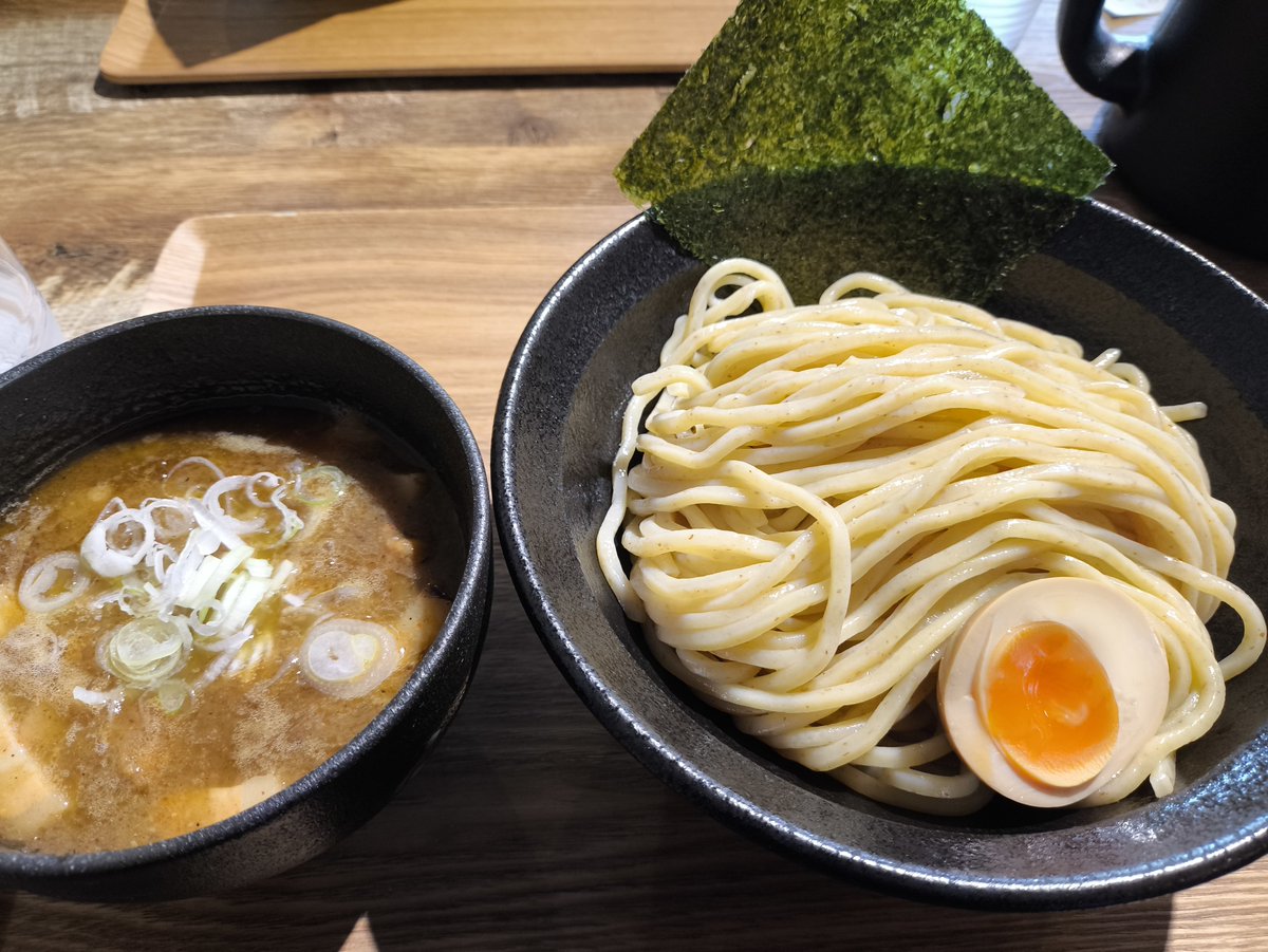 SleepyOMUSUBI's tweet photo. 日本でいちばん美味しい(と勝手に思っている)つけ麺です https://t.co/0tIx7H54ag