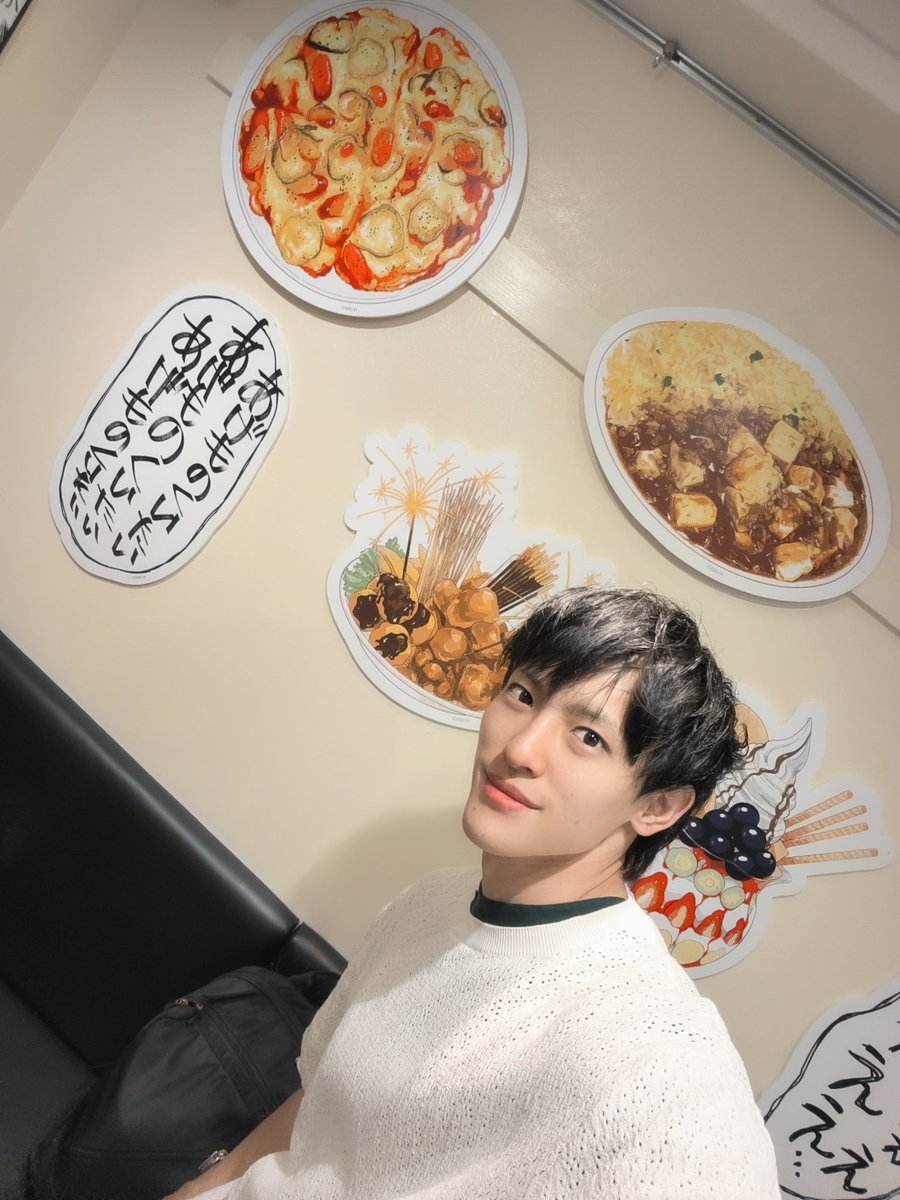 AGOtapioka's tweet photo. 稽古前に来たわよ！！
#もちづきさんコラボカフェ
#ドカ食いダイスキもち���きさん https://t.co/37AtLwBS70