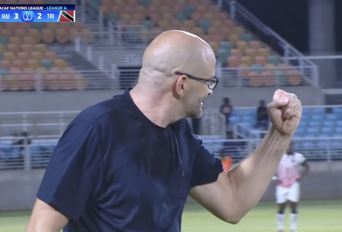 Caleb_Jephte's tweet photo. Le coach David Badia après le 3e but haïtien 😁🇭🇹 https://t.co/Nm7SeMc2vB