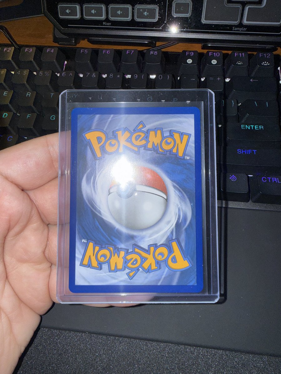 PokeHawkTV's tweet photo. Top pull from tonight’s stream! May be a PSA 10 candidate! #pokemon #Pokemonartㅤ https://t.co/OVBzjCgAXn